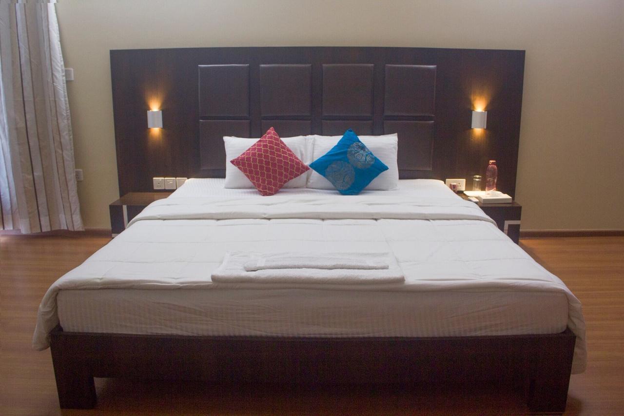 Amanora Park Town Bed and Breakfast Pune Eksteriør billede